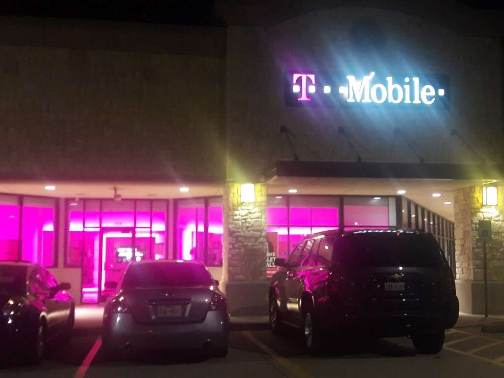 T-Mobile | 4009 Old Denton Rd Unit 104, Carrollton, TX 75010, USA | Phone: (972) 394-4642