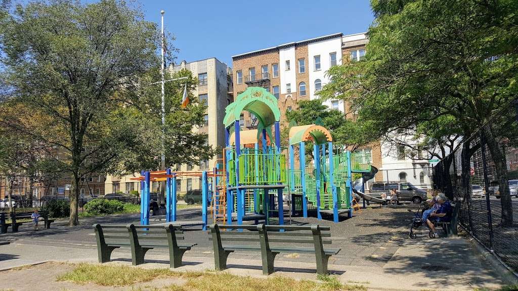 Brighton Beach Playground | Brighton 2nd St. &, Brightwater Ct, Brooklyn, NY 11235, USA | Phone: (212) 639-9675