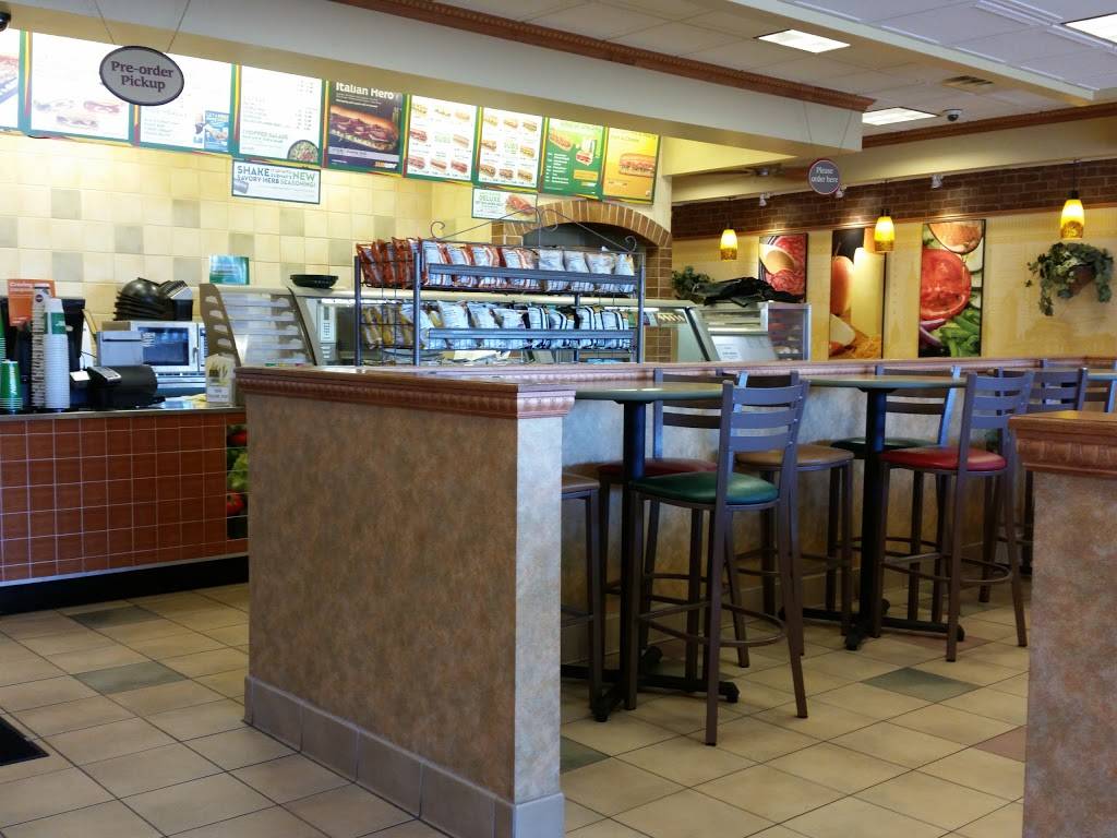 Subway | 2900 Cliff Rd E, Burnsville, MN 55337, USA | Phone: (952) 895-9308