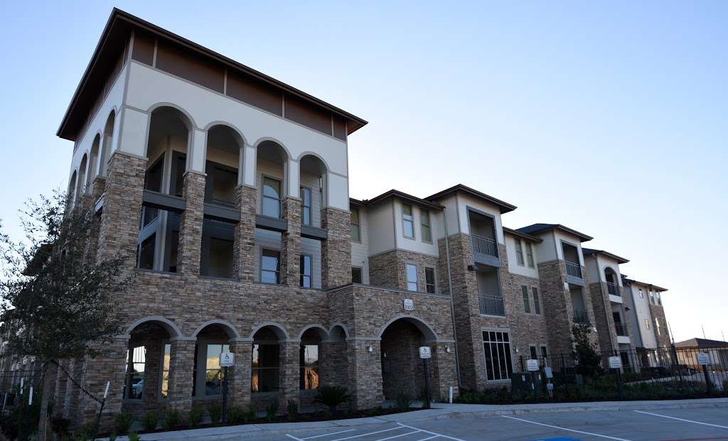 Grand Mason at Waterside Estates Apartments | 9900 S Mason Rd, Richmond, TX 77406, USA | Phone: (832) 500-5517