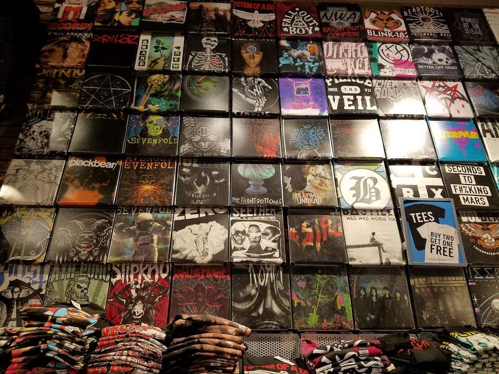 Hot Topic | 3200 S Las Vegas Blvd #2130, Las Vegas, NV 89109, USA | Phone: (702) 650-9710