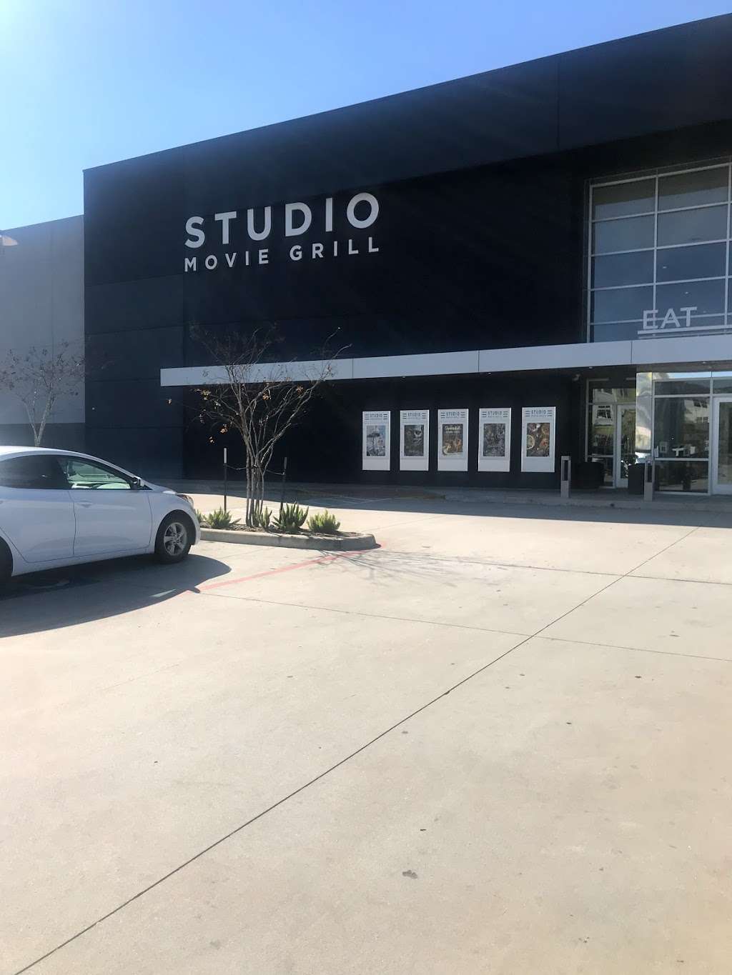 Studio Movie Grill Pearland | 8440 S Sam Houston Pkwy E, Houston, TX 77075, USA | Phone: (713) 821-2400