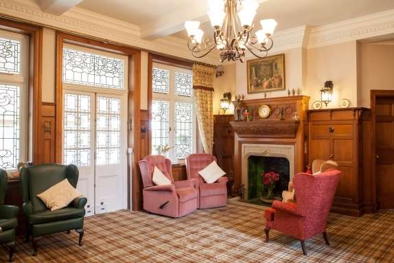 Dungate Manor Care Home | Flanchford Rd, Reigate Heath, Reigate RH2 8QT, UK | Phone: 01737 483547