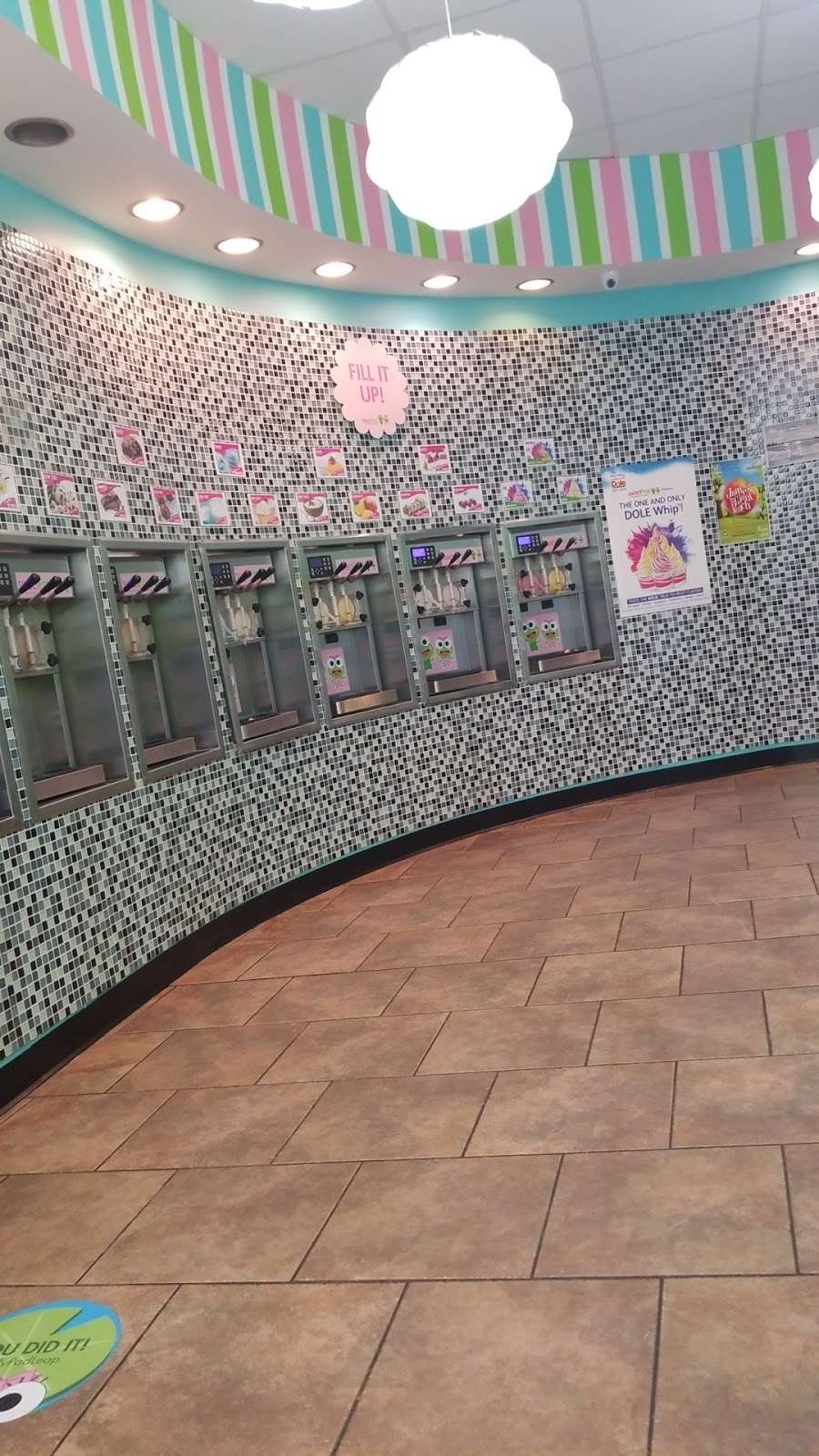 sweetFrog Premium Frozen Yogurt | 15 S Gateway Dr, Fredericksburg, VA 22406, USA | Phone: (540) 479-1188
