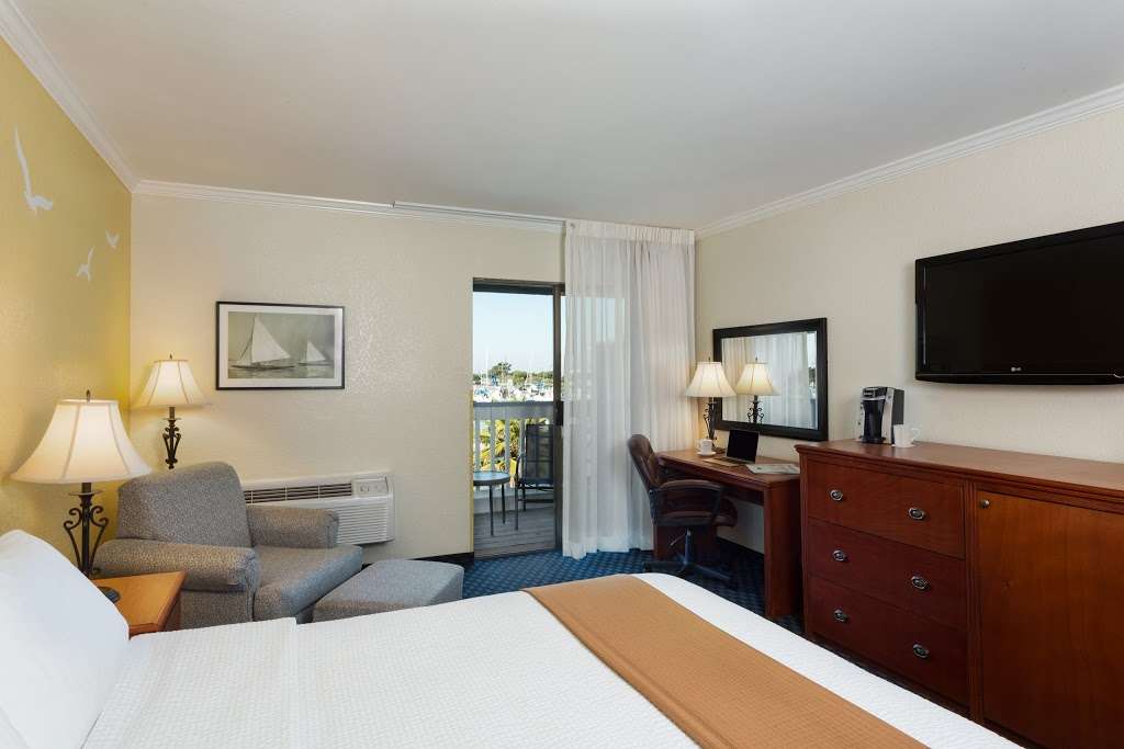 The Marina Inn on San Francisco Bay | 68 Monarch Bay Dr, San Leandro, CA 94577 | Phone: (510) 895-1311