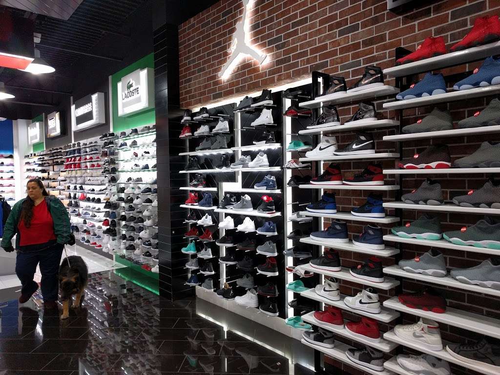 Shoe Palace | 2774 Livermore Outlets Dr #1050, Livermore, CA 94551, USA | Phone: (925) 579-2651