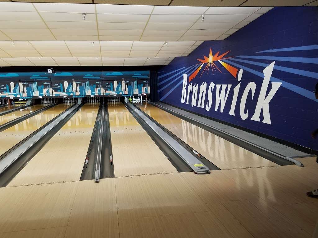 Brunswick Zone Columbia Lanes | 7100 Carved Stone, Columbia, MD 21045 | Phone: (410) 381-7750