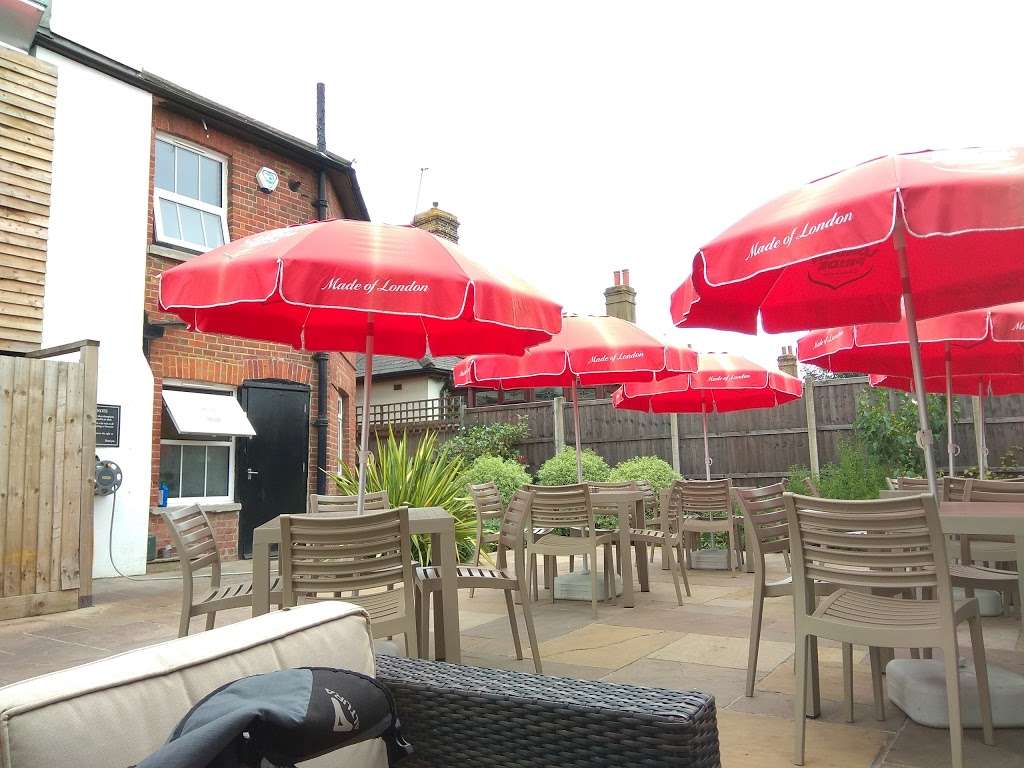 The Jolly Coopers | 84 Wheelers Ln, Epsom KT18 7SD, UK | Phone: 01372 723222