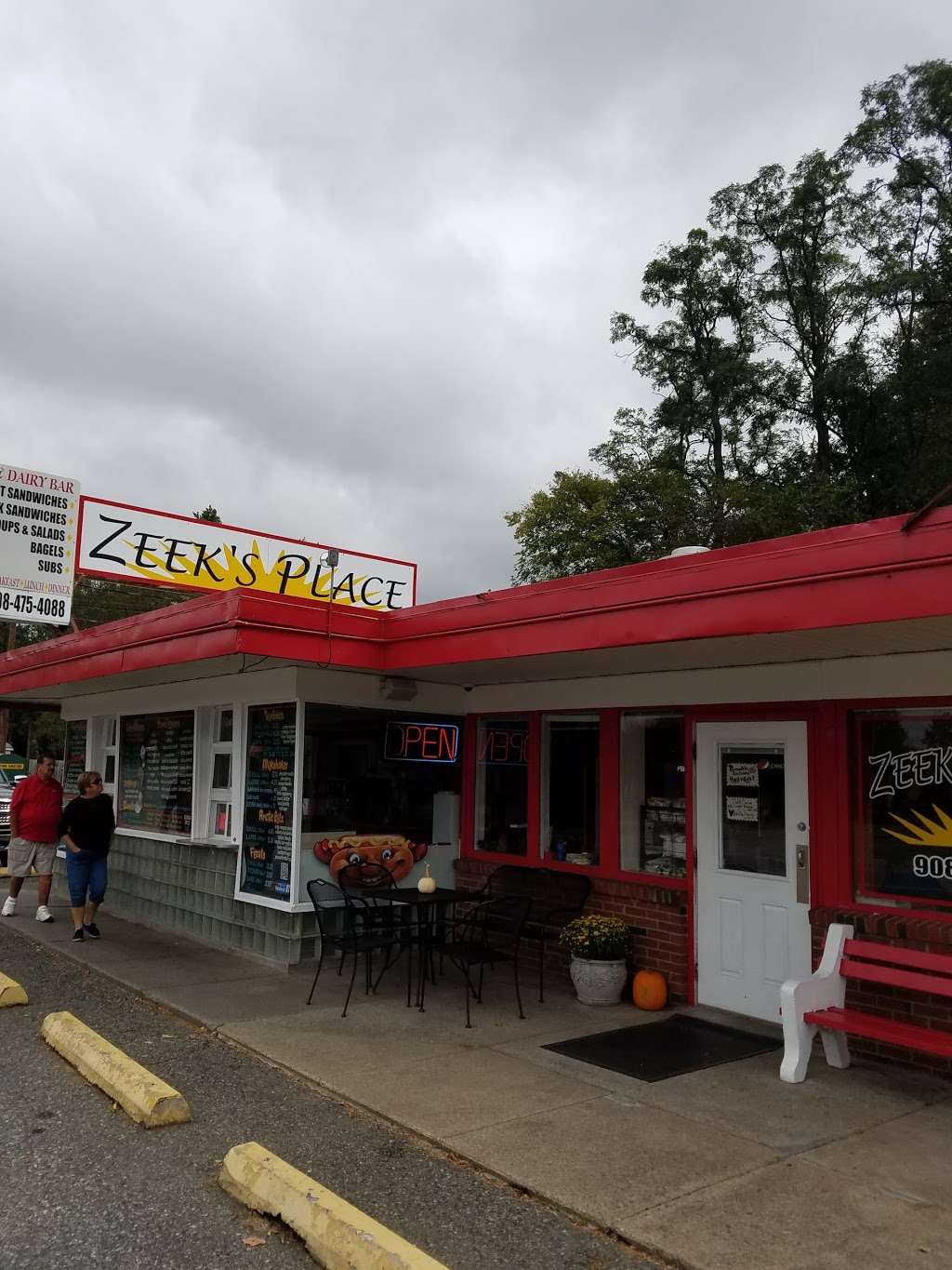 Zeeks Place | 118 County Road 519, Belvidere, NJ 07823, USA | Phone: (908) 475-4088