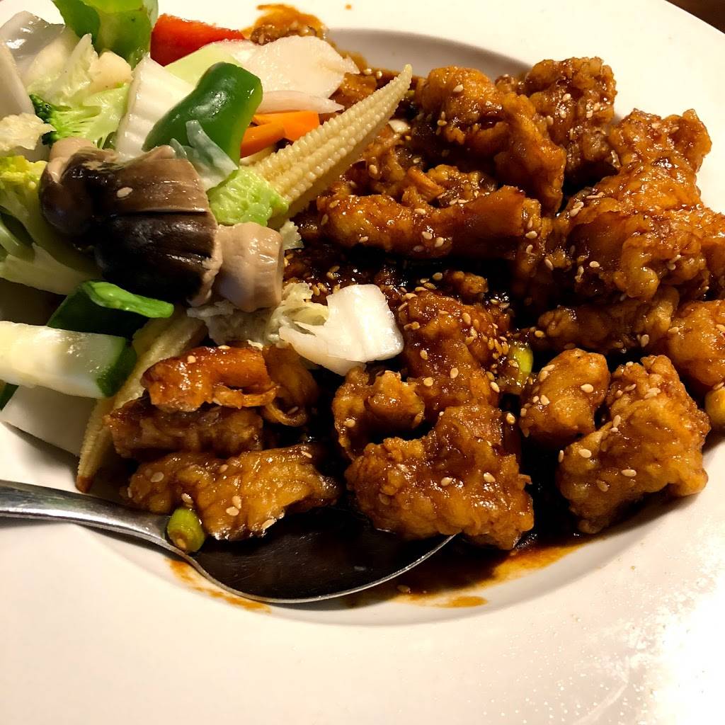 August Moon Chinese Bistro | 2269 Lexington Rd, Louisville, KY 40206, USA | Phone: (502) 456-6569