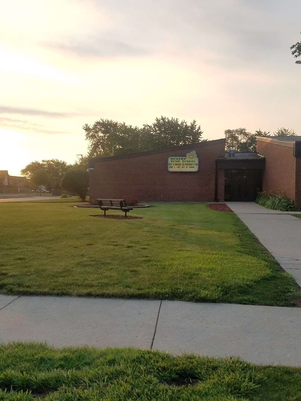 Hickory Bend Elementary School | 600 E 191st Pl, Glenwood, IL 60425, USA | Phone: (708) 758-4520