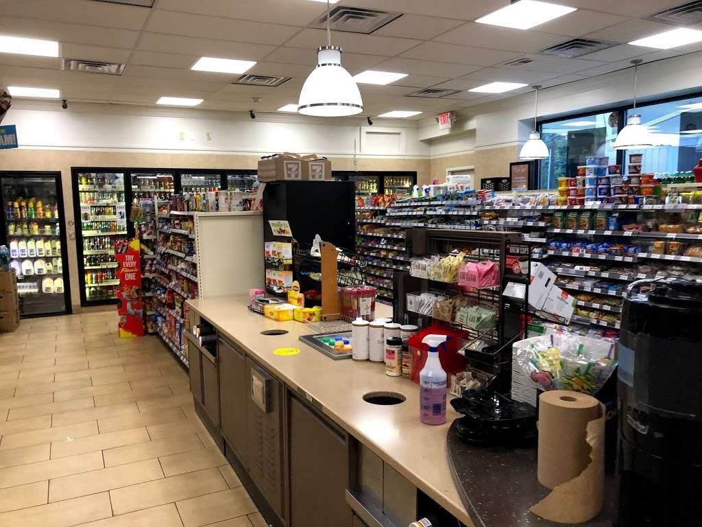 7-Eleven | 720 River Rd, New Milford, NJ 07646, USA | Phone: (201) 261-2657