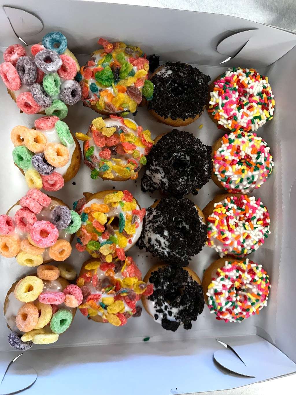 CHARLIES MINI DONUTS & COFFEE | 1023 E County Rd 540A, Lakeland, FL 33813, USA | Phone: (863) 500-1414