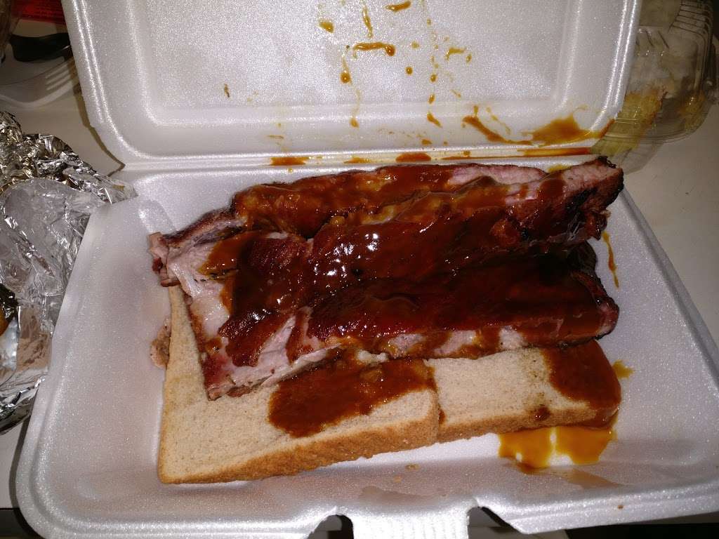 Rodgers Real BBQ | 1400 Rahway Ave, Avenel, NJ 07001, USA | Phone: (732) 395-3681