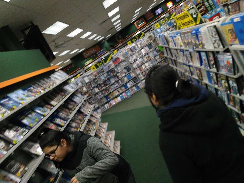 Family Video | 741 W Glen Flora Ave, Waukegan, IL 60085, USA | Phone: (847) 360-9463