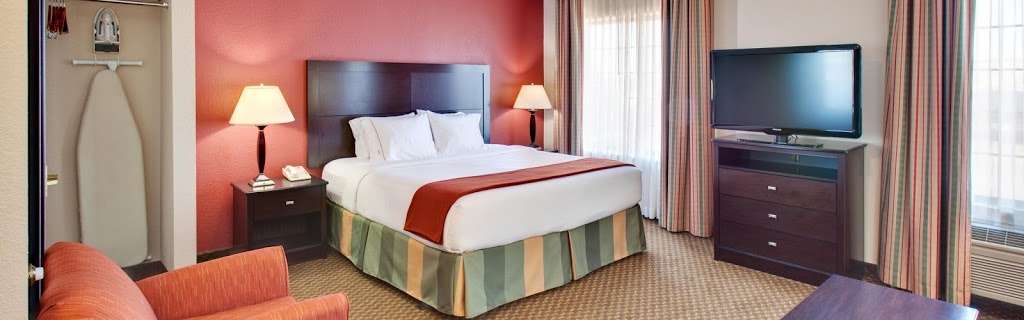 Holiday Inn Express & Suites Pleasant Prairie / Kenosha | 7887 94th Ave, Pleasant Prairie, WI 53158, USA | Phone: (262) 942-6000