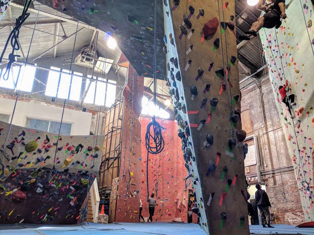 Go Vertical | 950 N Penn St, Philadelphia, PA 19123, USA | Phone: (215) 928-1800