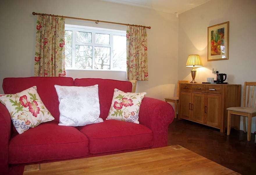 Oak End Lodge Bed and Breakfast | 17 Knole Rd, Sevenoaks TN13 3XH, UK | Phone: 01732 461511