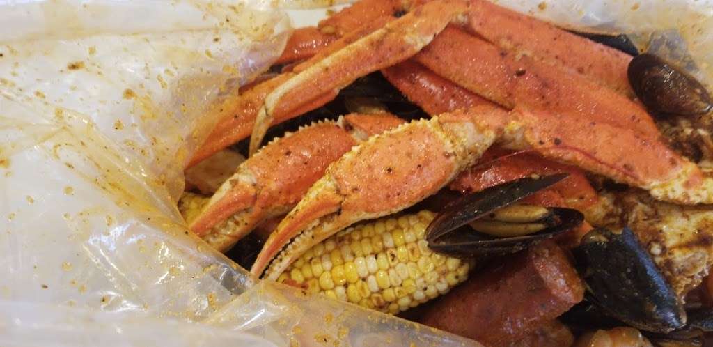 Crabby Boil | 220 N Randall Rd, Batavia, IL 60510, USA | Phone: (630) 454-4392