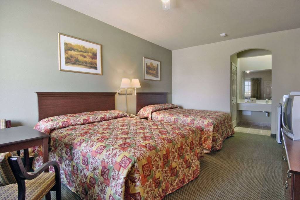 Delux Inn | 8150 E 27th St, Tulsa, OK 74129, USA | Phone: (918) 610-7702