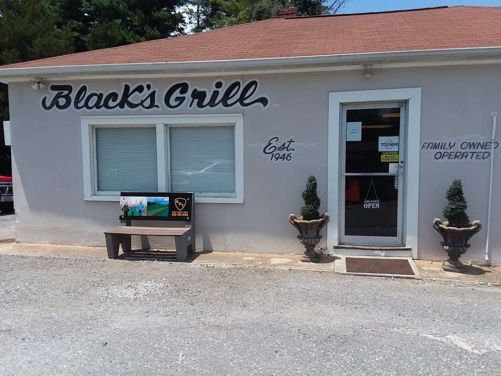 Blacks Grill | 1915 Lincolnton Hwy, Cherryville, NC 28021, USA | Phone: (704) 435-5666