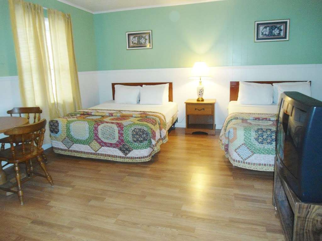 Flower Field Inn & Cottages | 1987 W Main St, Stroudsburg, PA 18360 | Phone: (570) 424-1862