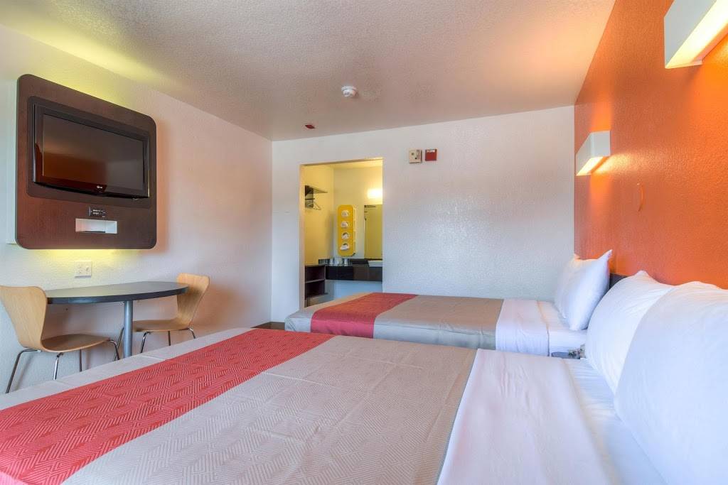 Motel 6 Chula Vista, CA - San Diego | 745 E St, Chula Vista, CA 91910 | Phone: (619) 422-4200