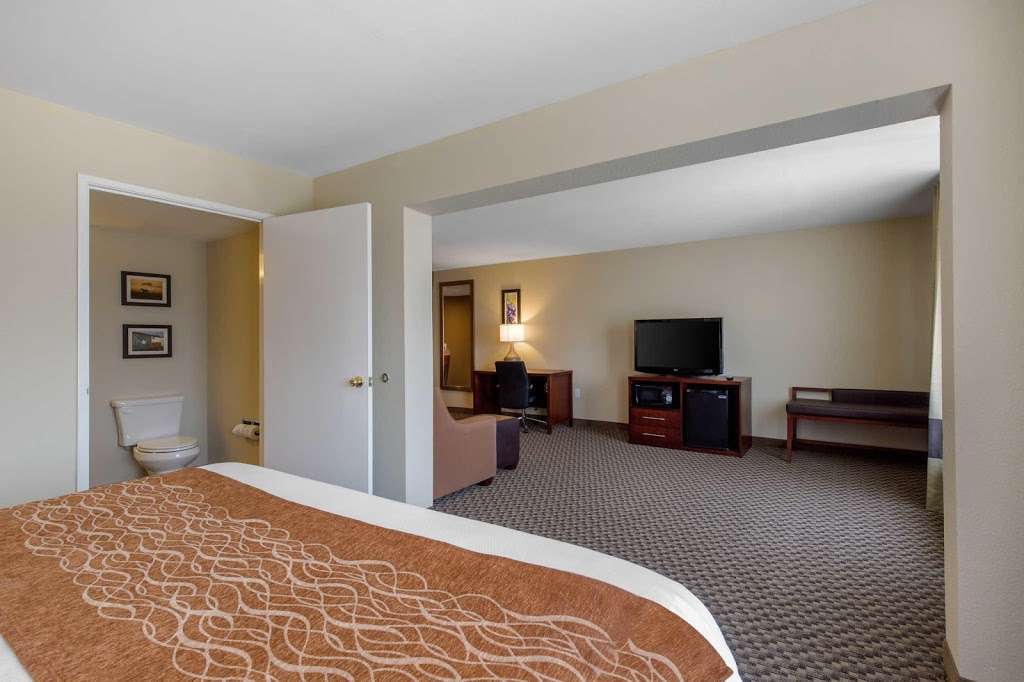 Comfort Inn & Suites SW Houston Sugarland | 11050 Southwest Fwy, Houston, TX 77074, USA | Phone: (281) 568-6969