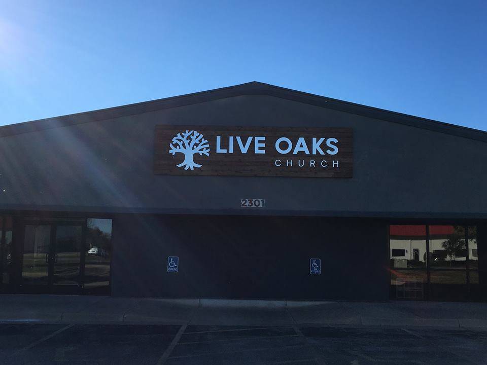 Live Oaks Community Church | 2301 N Hoover Rd, Wichita, KS 67205, USA | Phone: (316) 773-4400