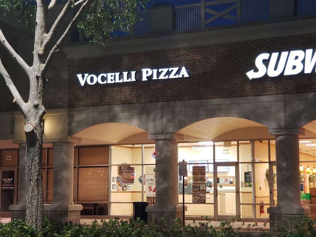 Vocelli Pizza | 42010 Village Center Plaza #130, Stone Ridge, VA 20105, USA | Phone: (703) 327-9007