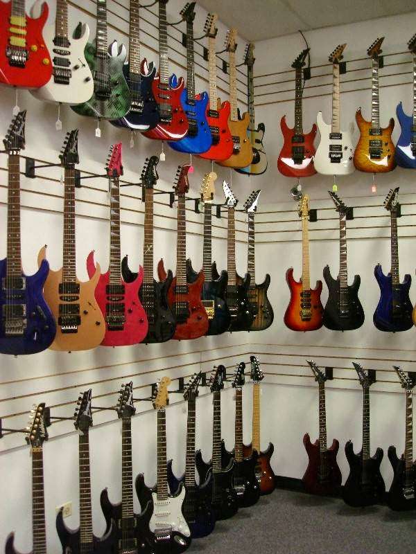 JCs Guitars & Music Lessons | Wind Hills Office Plaza, 2325 Dean St #400, St. Charles, IL 60175, USA | Phone: (630) 513-9932