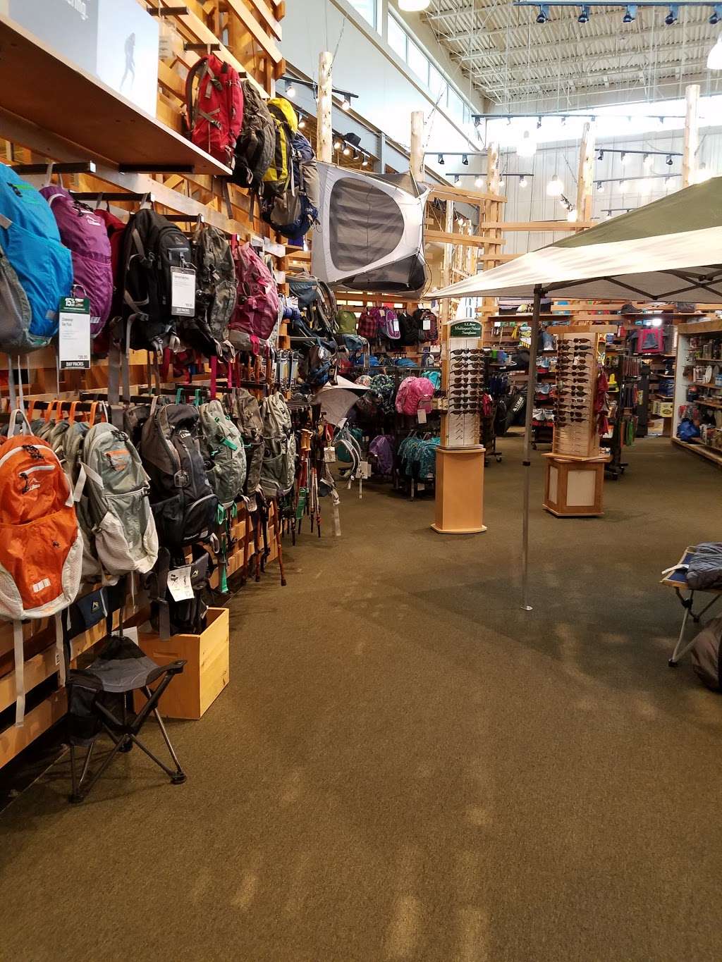 L.L. Bean | 100 W Higgins Rd, South Barrington, IL 60010, USA | Phone: (888) 552-5548