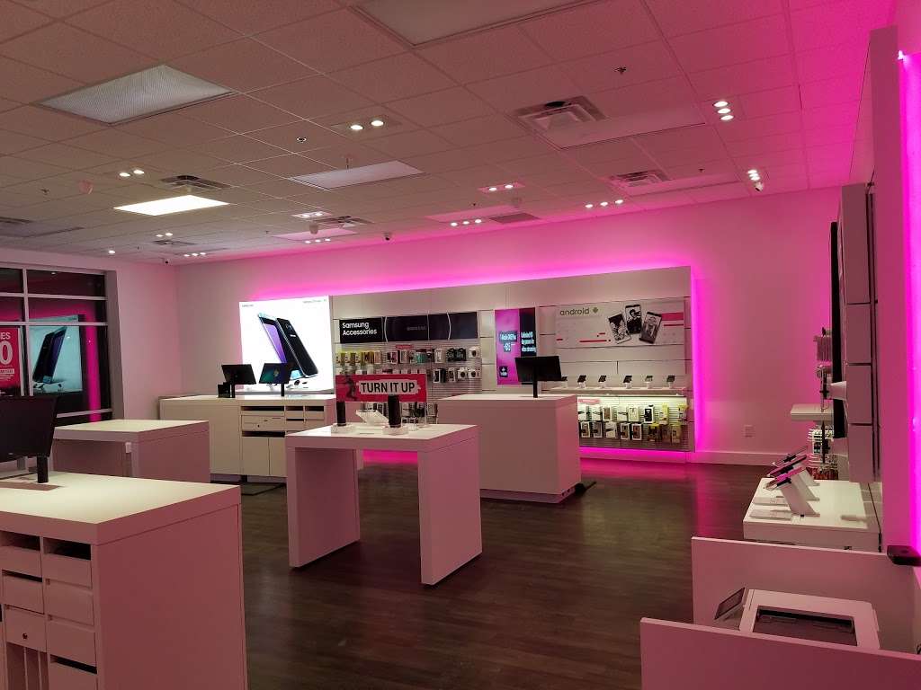 T-Mobile | 46320 Lexington Village Way #200, Lexington Park, MD 20653 | Phone: (240) 237-8009