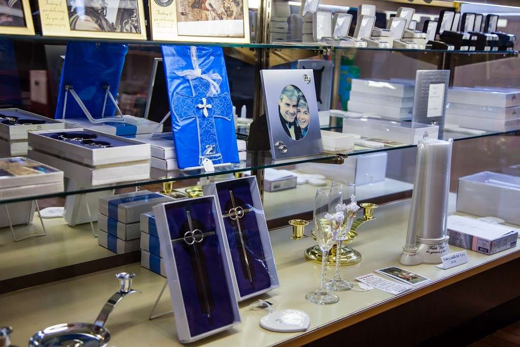 Holy Family Catholic Bookstore | 9249 Old Green Bay Rd, Pleasant Prairie, WI 53158 | Phone: (262) 697-0333