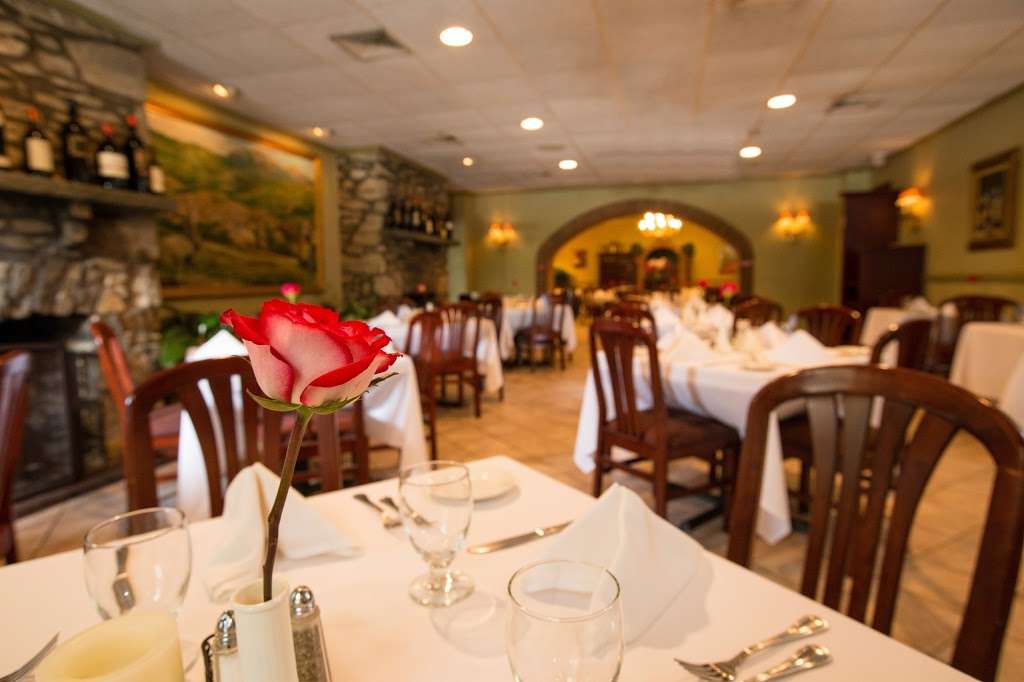 La Locanda Ristorante Italiano | 4989 West Chester Pike, Newtown Square, PA 19073, USA | Phone: (610) 353-7033