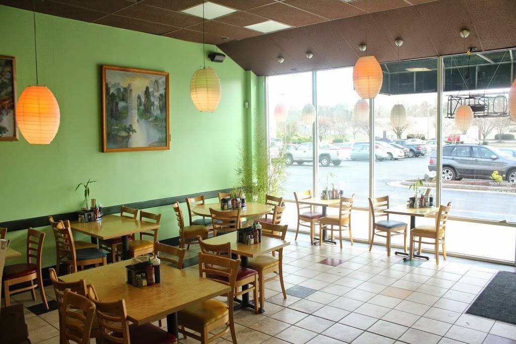 Pho 83 | 615 Pilot House Dr, Newport News, VA 23606, USA | Phone: (757) 873-8382