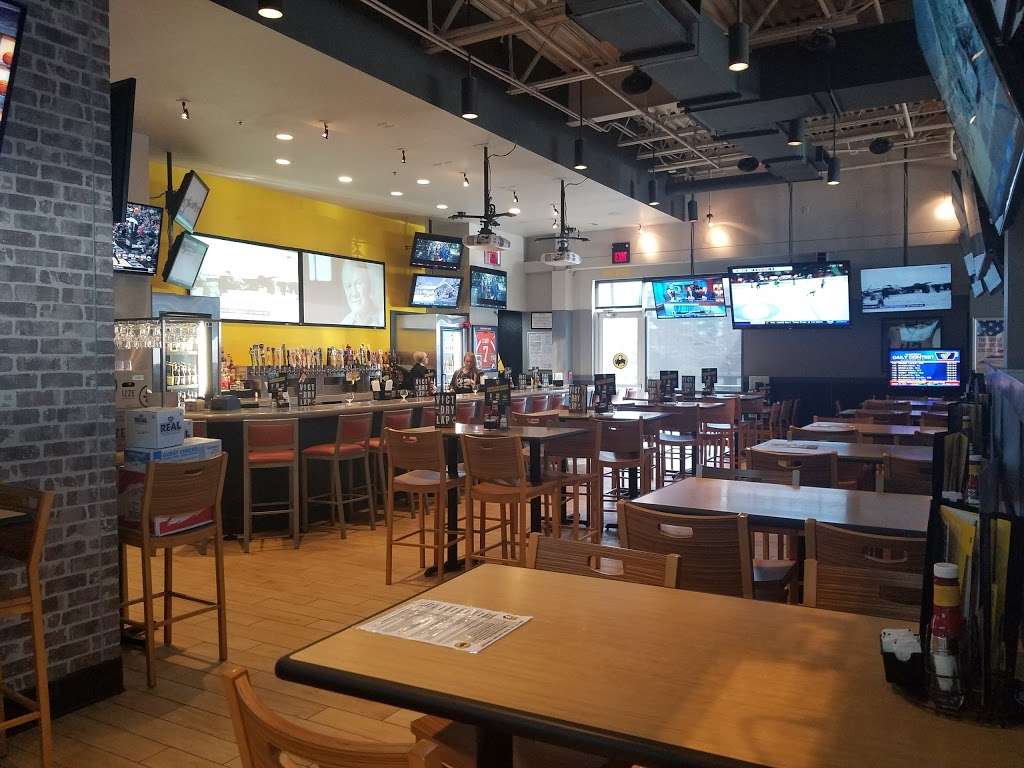 Buffalo Wild Wings | 10436 Town Center Dr #100, Westminster, CO 80021 | Phone: (303) 465-2999