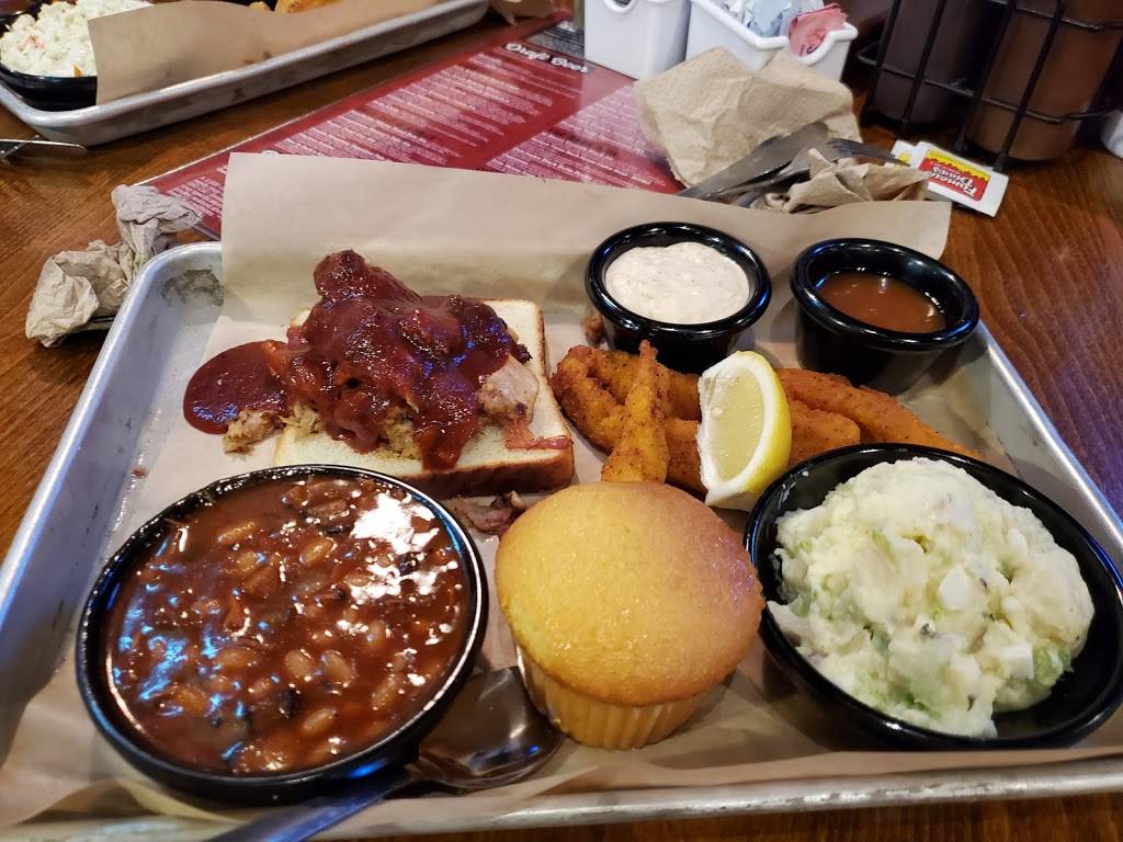 Famous Daves Bar-B-Que | 9911 NE Cascades Pkwy, Portland, OR 97220, USA | Phone: (503) 493-9000