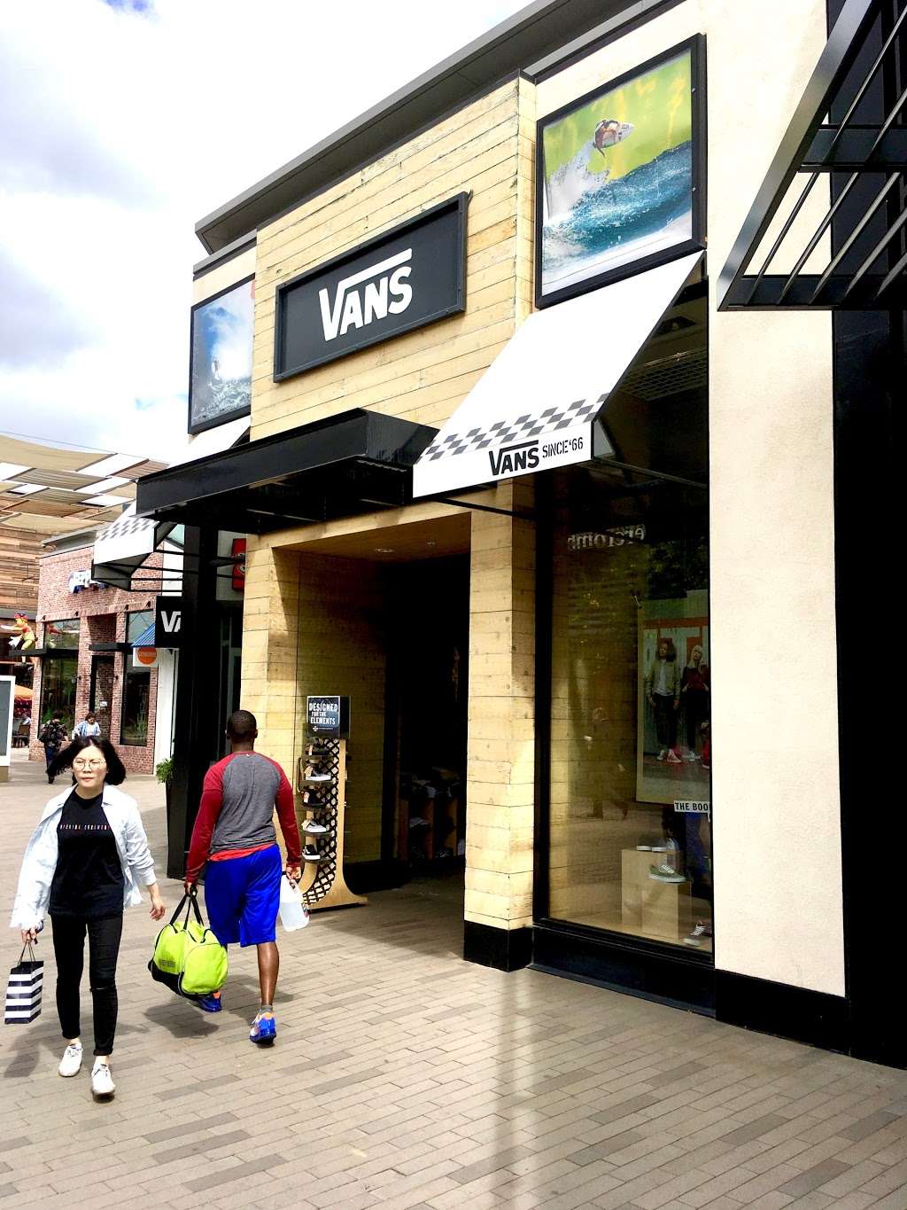 Vans | 4373 La Jolla Village Dr G4, San Diego, CA 92122, USA | Phone: (858) 458-0463