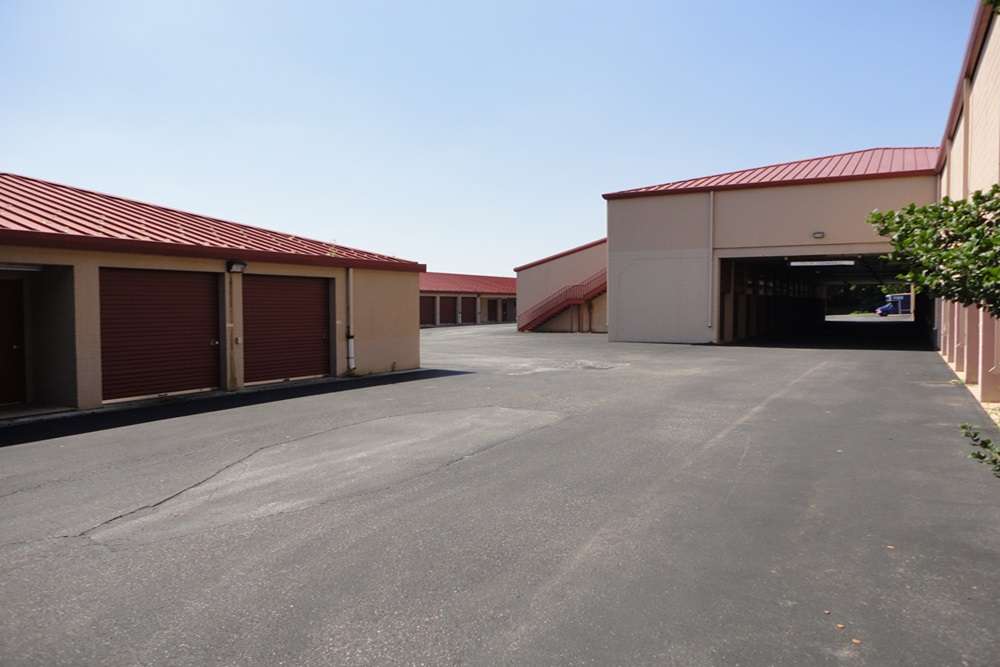 Public Storage | 5085 West Chester Pike, Newtown Square, PA 19073 | Phone: (610) 492-7148