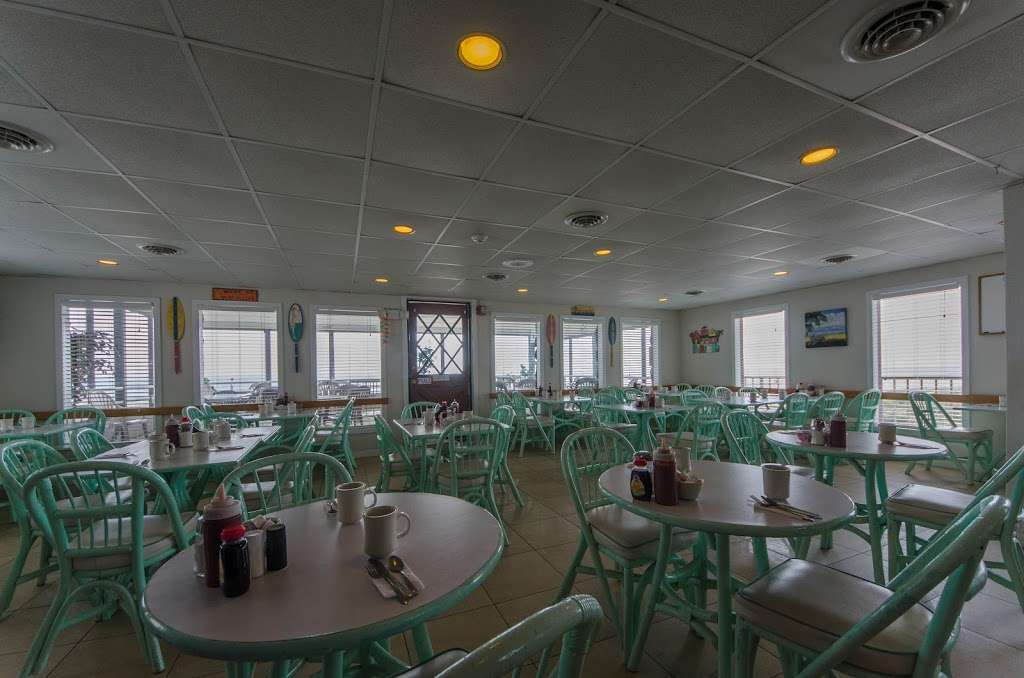 Waikiki Oceanfront Inn | 6211 Ocean Ave, Wildwood Crest, NJ 08260, USA | Phone: (609) 522-0115