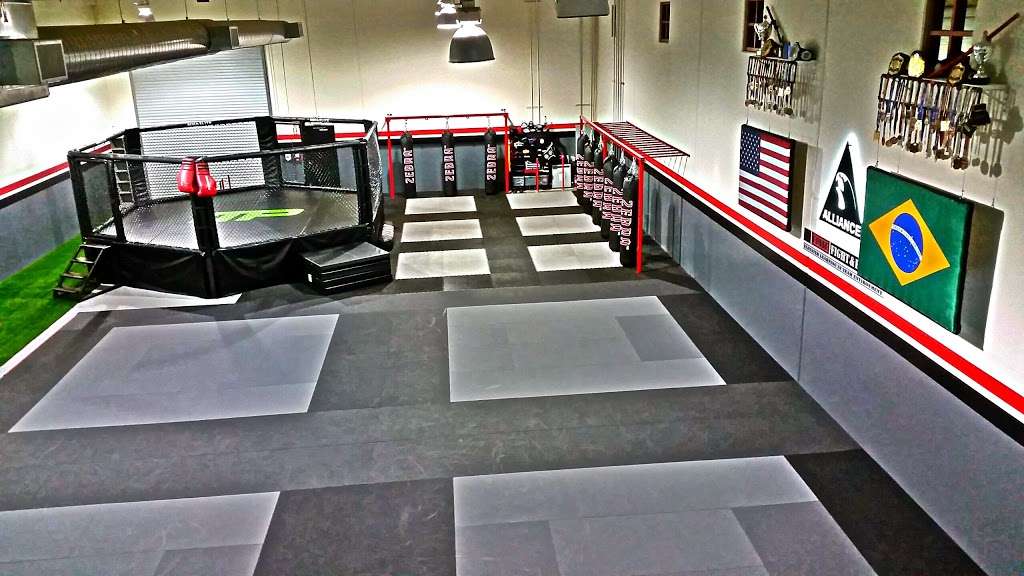 ELITE Fight & Fitness | 360 Grand Cypress Ave #301, Palmdale, CA 93551, USA | Phone: (661) 618-2590