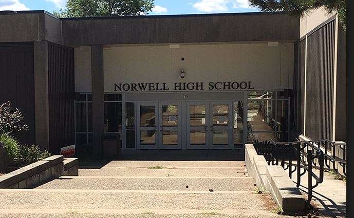 Norwell High School in 18 South St, Norwell, MA 02061, USA