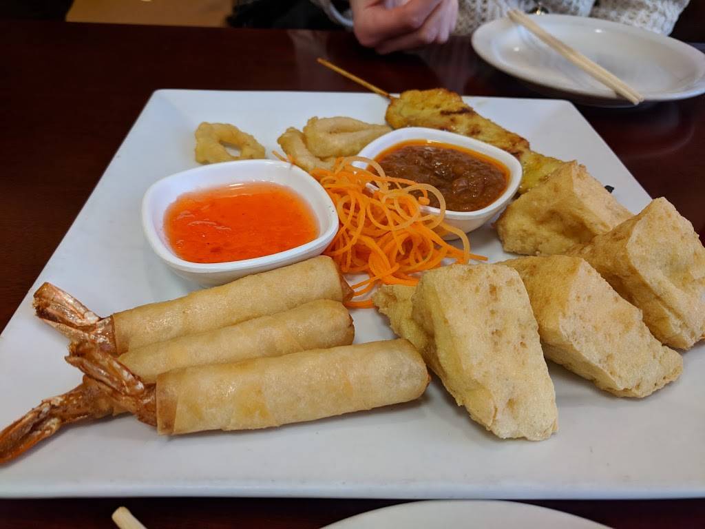 Bangkok St. Thai Restaurant | 3073 Nutley St, Fairfax, VA 22031, USA | Phone: (703) 280-2008