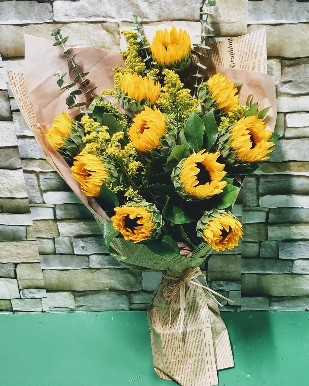 Artistic East Orlando Florist | 9906 E Colonial Dr, Orlando, FL 32817, USA | Phone: (407) 275-5633