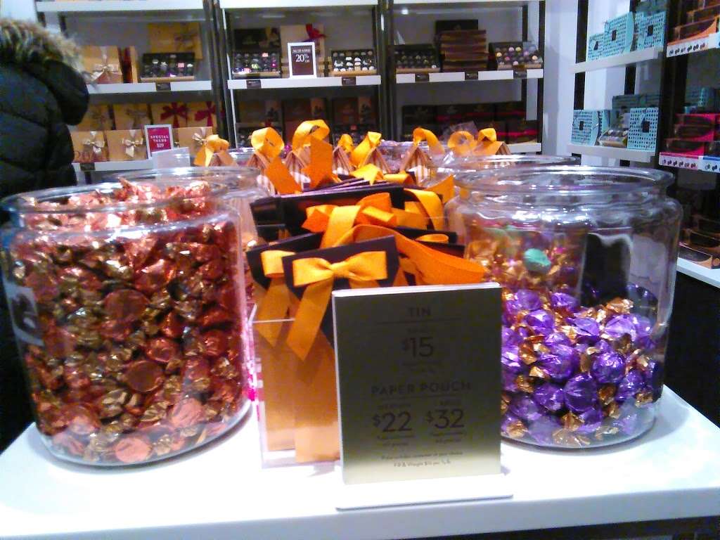 Godiva Chocolatier | 1 Premium, Outlet Blvd, Wrentham, MA 02093 | Phone: (508) 384-2729