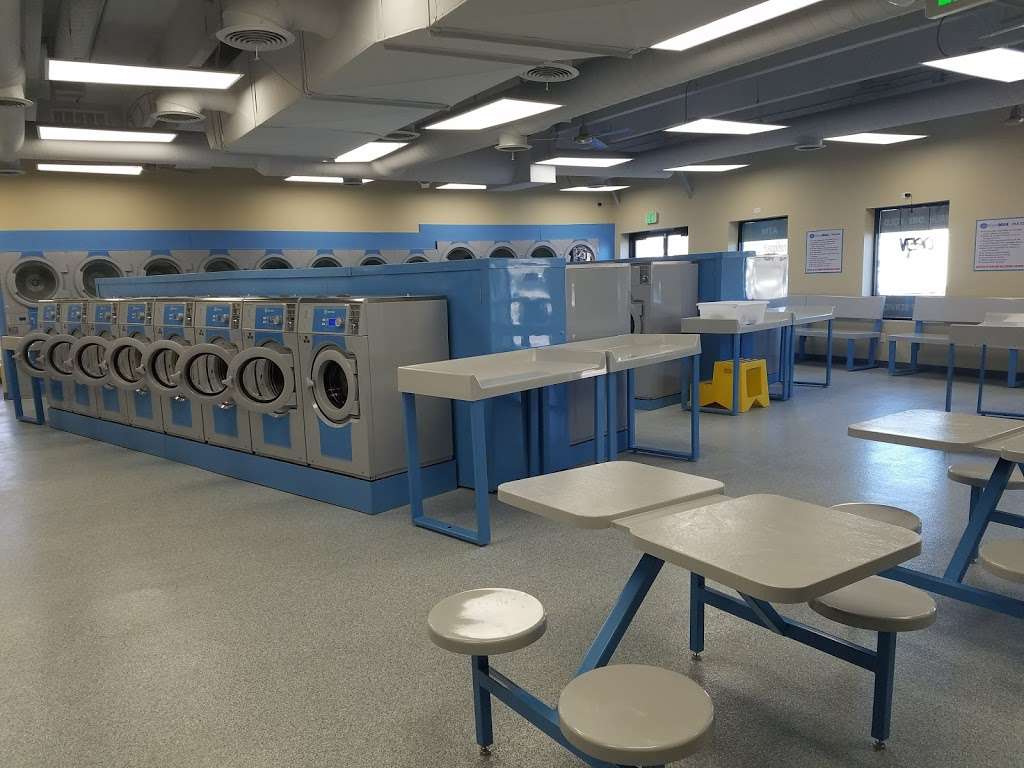 WaveMAX Laundry Denver Hampden Ave | 10005 E Hampden Ave Suite A-B, Denver, CO 80231 | Phone: (303) 953-9823