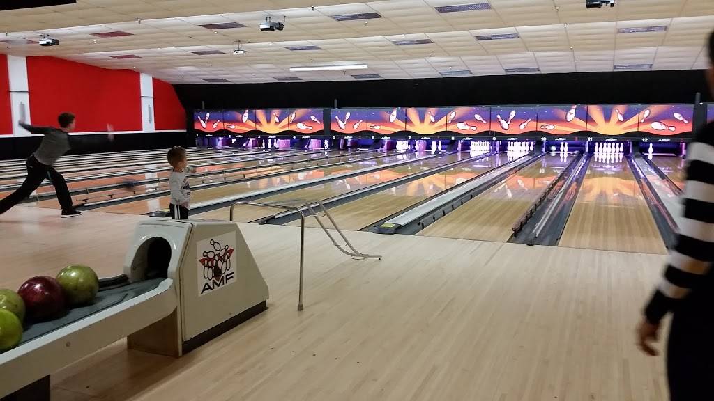 AMF Richardson Lanes | 2101 N Central Expy, Richardson, TX 75080, USA | Phone: (972) 231-2695