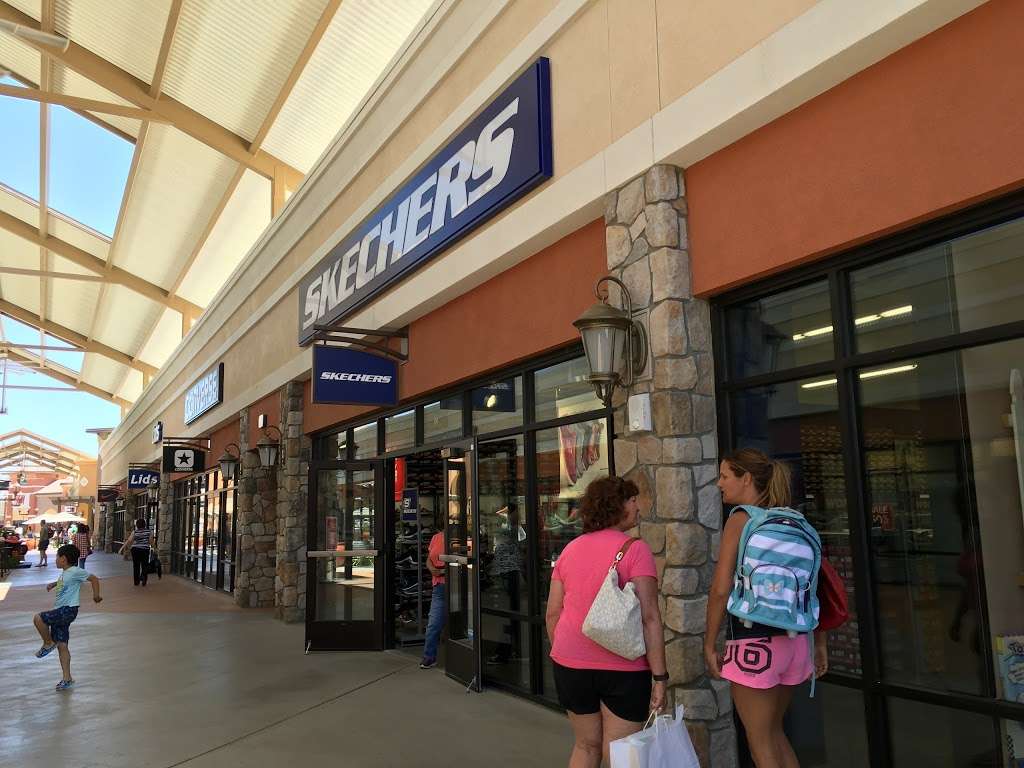 SKECHERS Factory Outlet | 5701 Outlets at Tejon Pkwy #350, Arvin, CA 93203 | Phone: (661) 858-2650