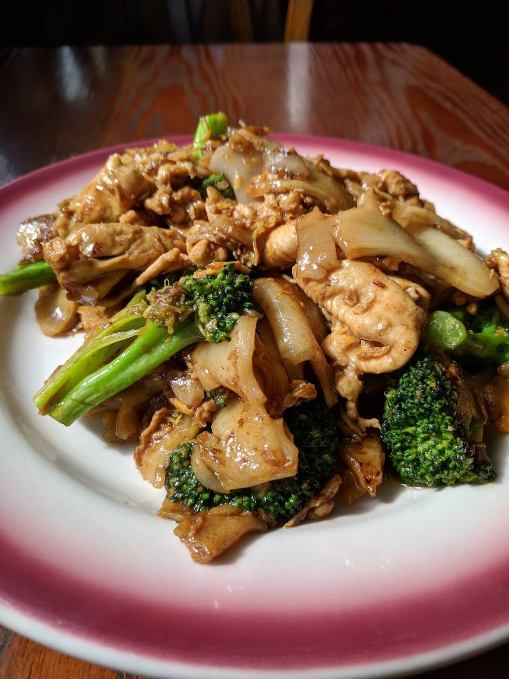 Yum Yum Thai Restaurant | 900 N 160th St, Shoreline, WA 98133, USA | Phone: (206) 362-1933